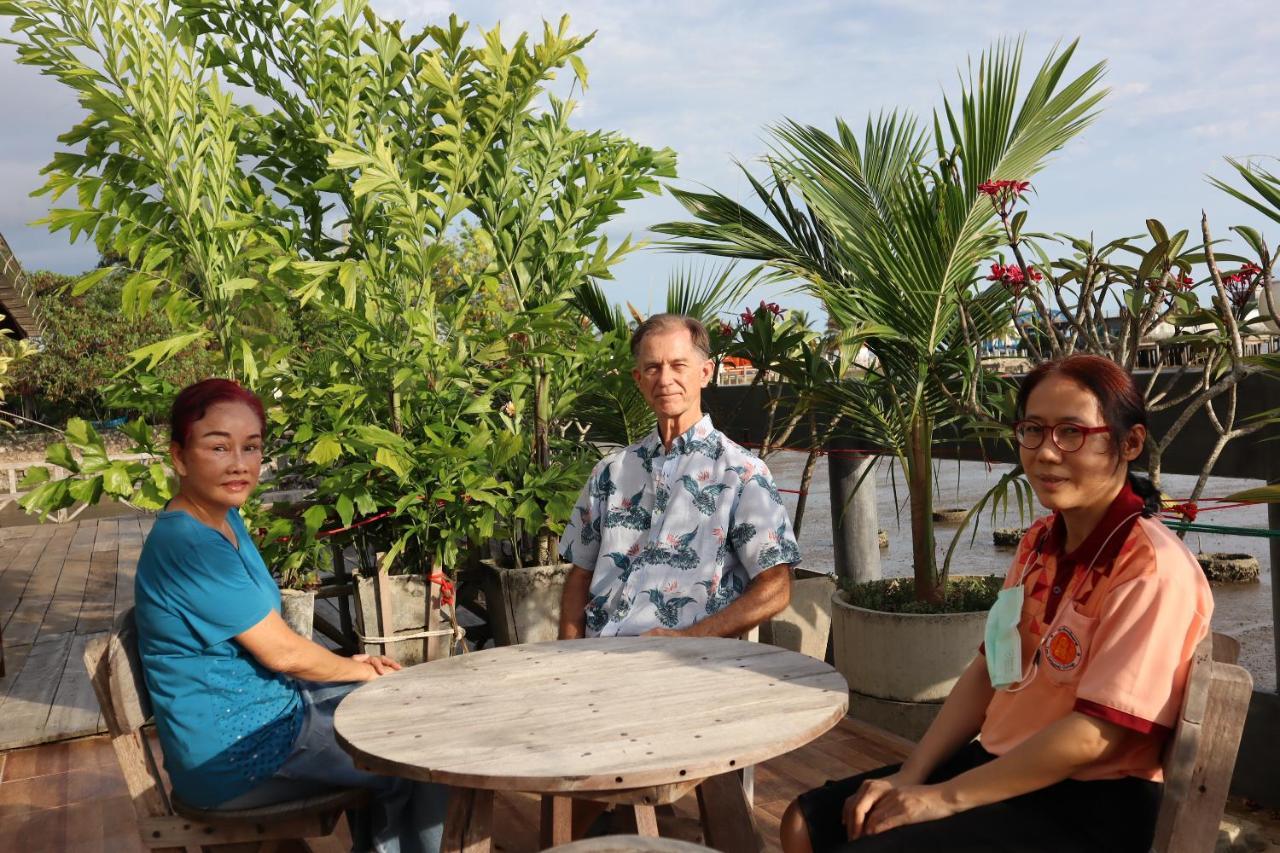 Ban Sulada Guest House Laem Ngop Exteriör bild