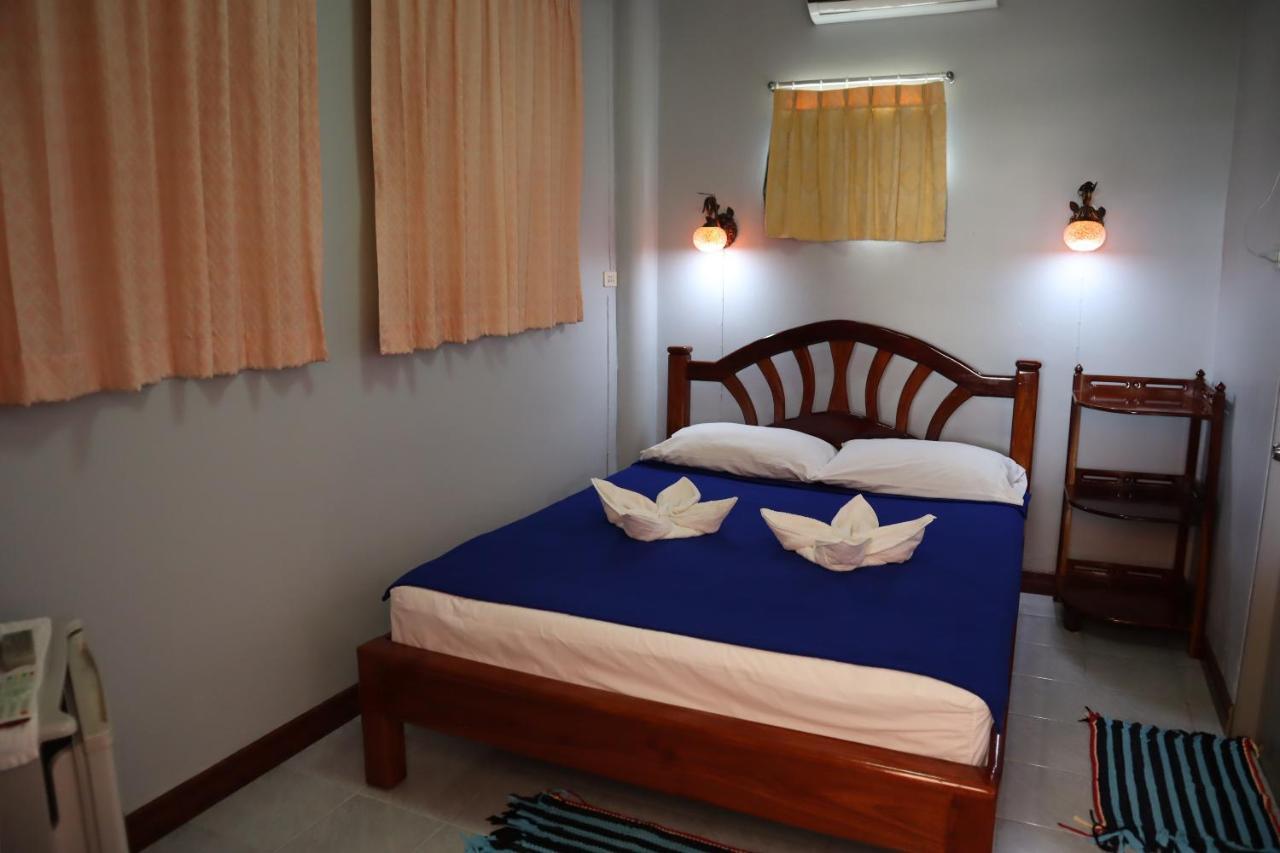 Ban Sulada Guest House Laem Ngop Exteriör bild