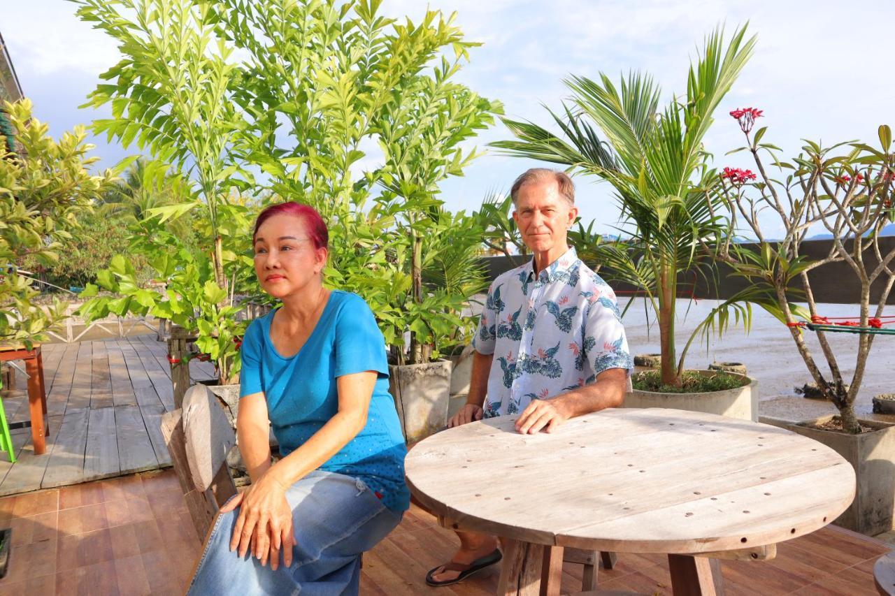 Ban Sulada Guest House Laem Ngop Exteriör bild