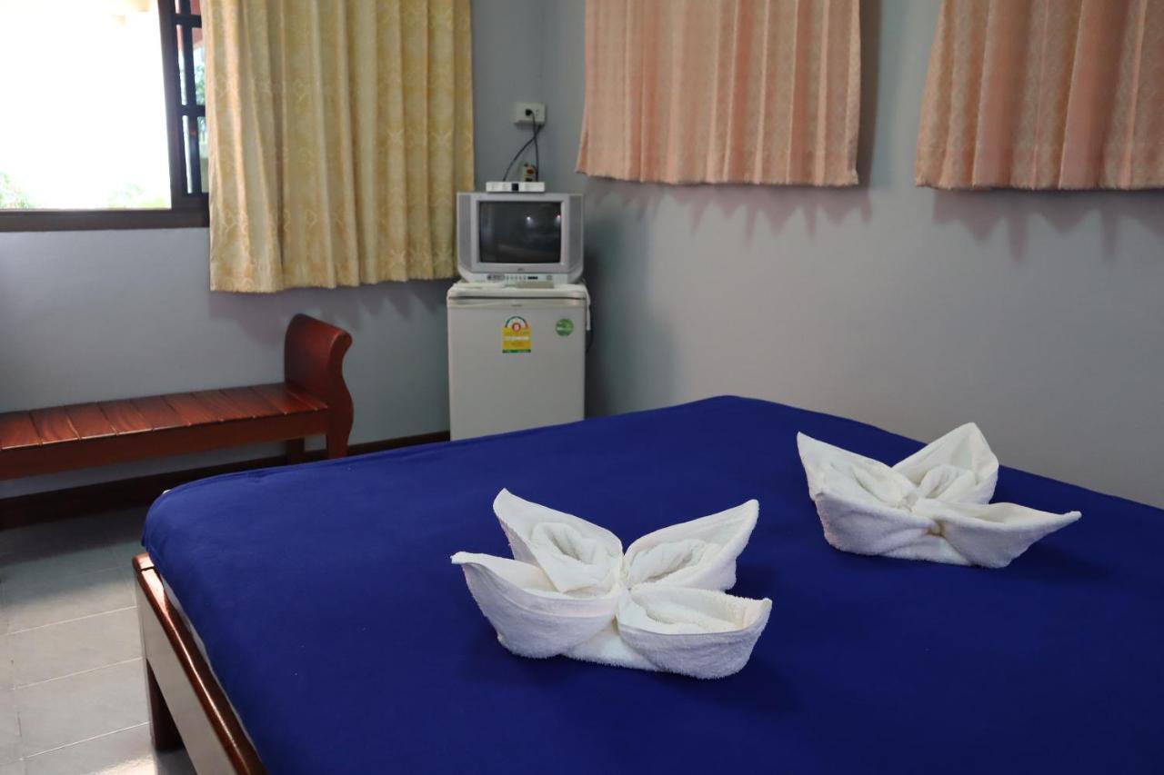 Ban Sulada Guest House Laem Ngop Exteriör bild