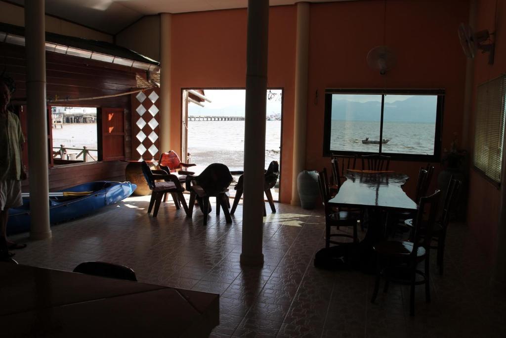 Ban Sulada Guest House Laem Ngop Exteriör bild