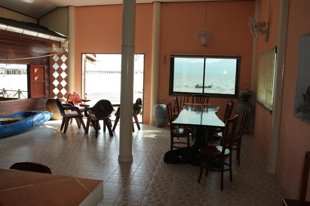 Ban Sulada Guest House Laem Ngop Exteriör bild