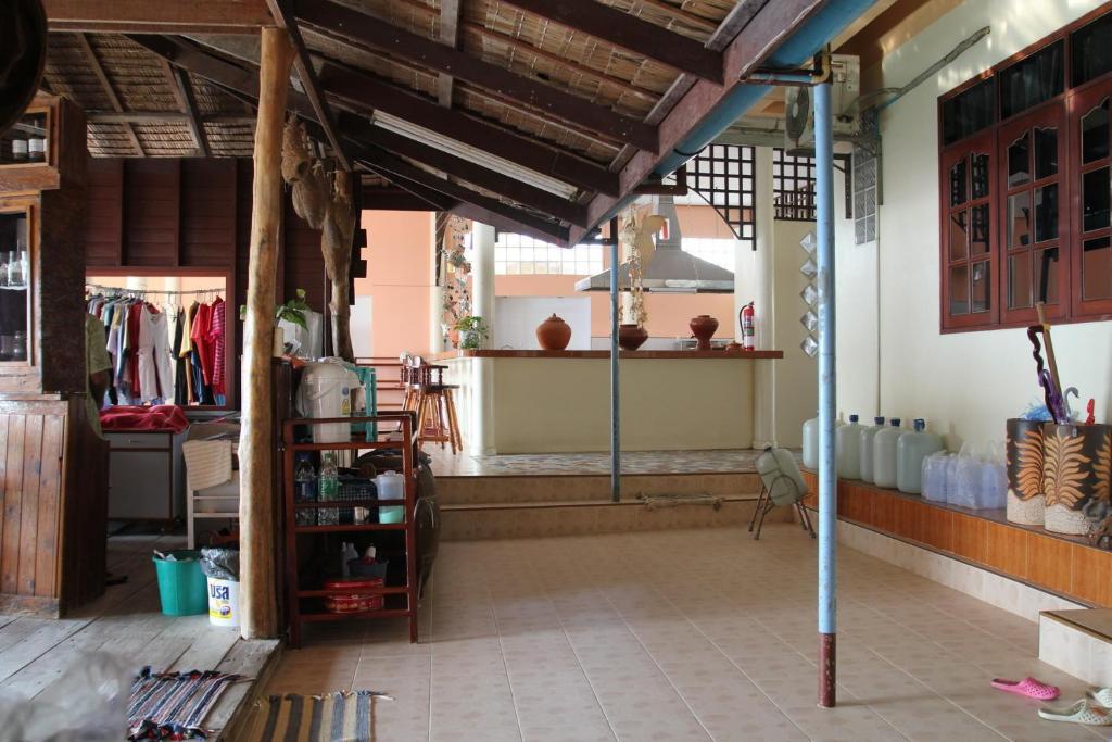 Ban Sulada Guest House Laem Ngop Exteriör bild